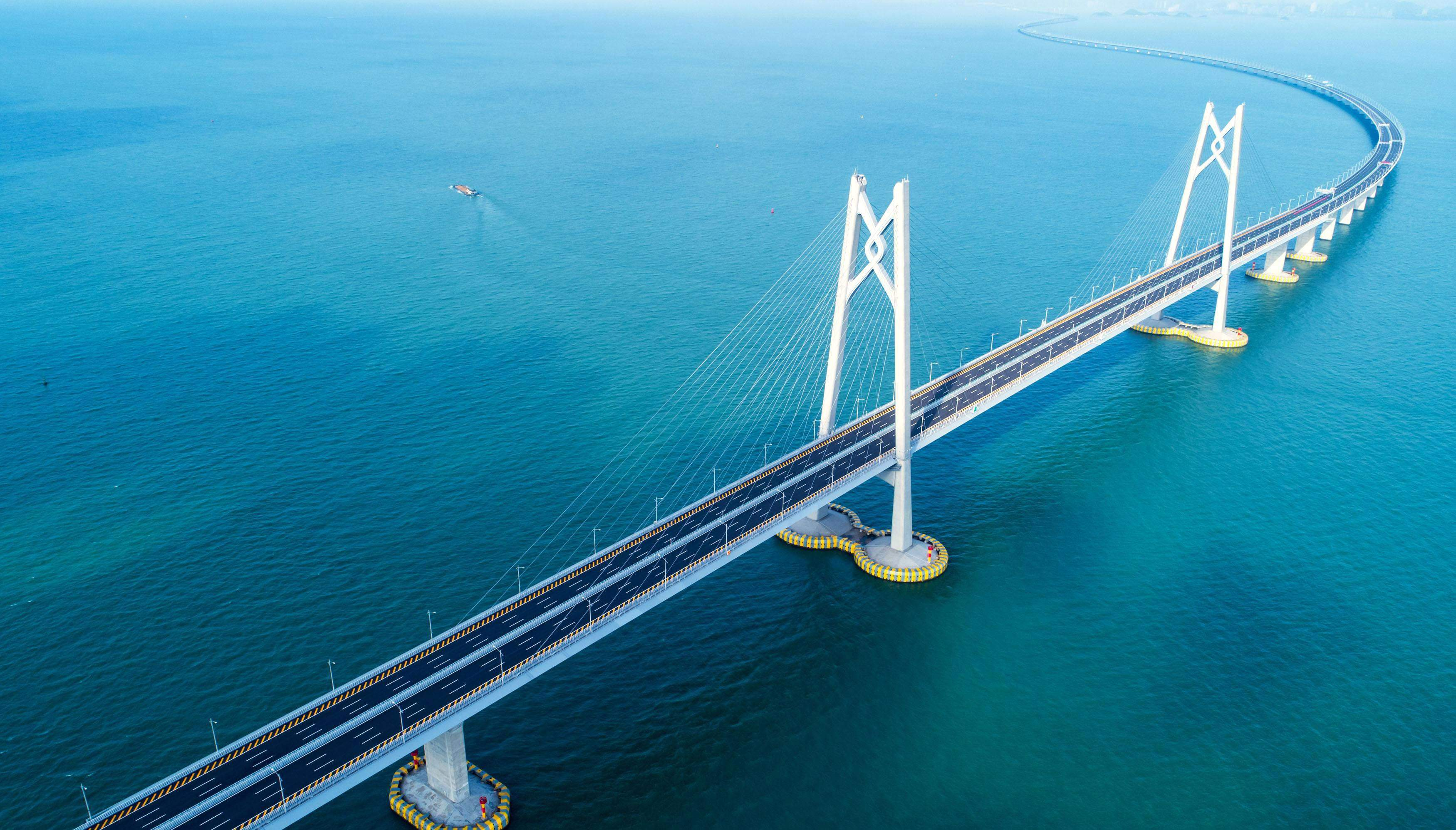 Ponte Hong Kong-Zhuhai-Macao, strutture per l'attraversamento del confine di Hong Kong